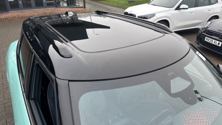 MINI Aceman 135kW E Classic 43kWh 5dr Auto Electric Hatchback